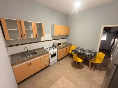 VENTA CASA MULTIFAMILIAR - 4 AMB - COCHERA - LANUS