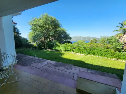 Casa 6 ambientes con 2 baños