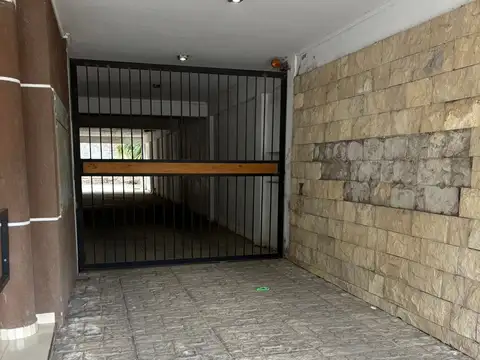 HERMOSO Y AMPLIO DEPARTAMENTO, UBICACIÓN IDEAL!