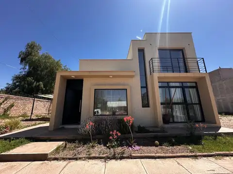 Casa en Alquiler de 3 dormitorios