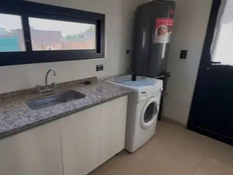 CASA EN ALQUILER BARRIO FURLOTTI, MAIPÚ, MENDOZA.