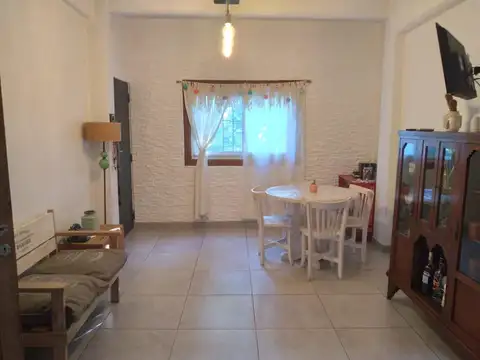 PH 2 ambientes con escritorio y patio, muy buen estado