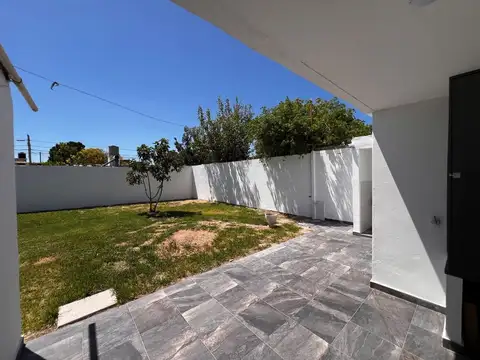 Casa 4 ambientes con 1 baño