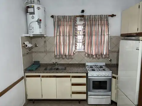 Casa 4 ambientes con 1 baño