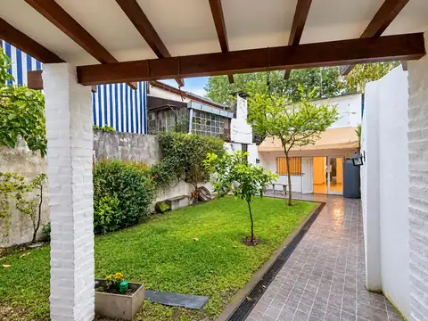 Casa en alquiler 3 habitaciones jardin parrilla en Alsina 567 - Tigre centro
