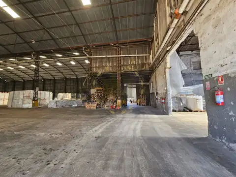 VENTA LOCAL GRAN VISIBILIDAD CON EXPLANADA BELLA VISTA PROX