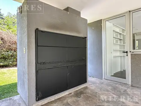 Casa 6 ambientes con 2 baños