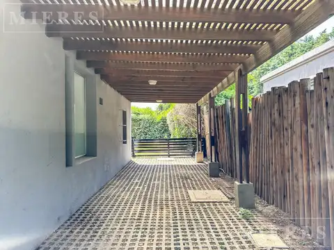 Casa 6 ambientes con 2 baños