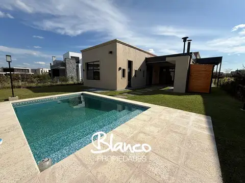 Casa 4 ambientes con 2 baños
