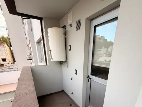 Ramon Falcon 6500, Piso 2