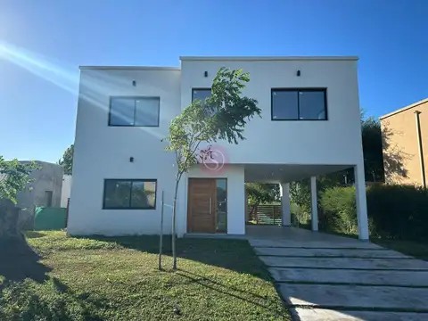 Casa en venta en Barrio Santa Elena, Pilar del Este 100