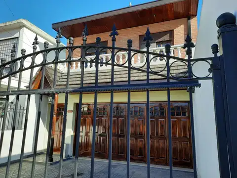 EXCELENTE CASA DE 5 AMBIENTES