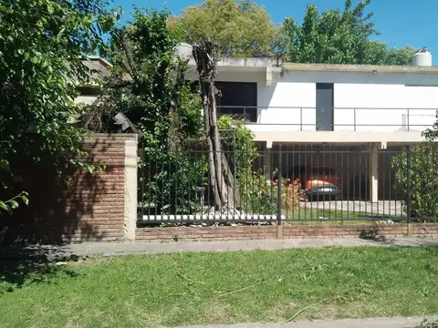 Casa 7 ambientes con 3 baños