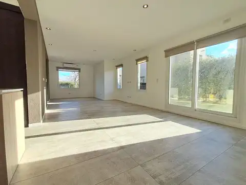 Casa en Alquiler en Benavidez, USD 2.300