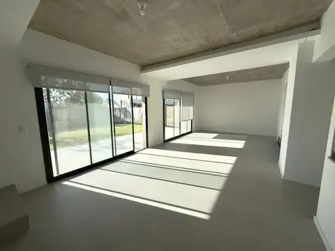 Av. Bernardo Houssay  y Los Tizones