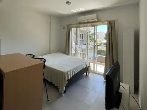 Departamento con Balcón, cochera, Edificio "Pampa Al Lago"Full Amenities.