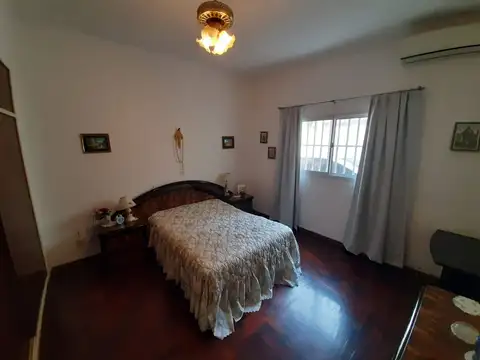 CASA EN PLANTA BAJA - MUY BUEN ESTADO -  ZONIFICACION Itec