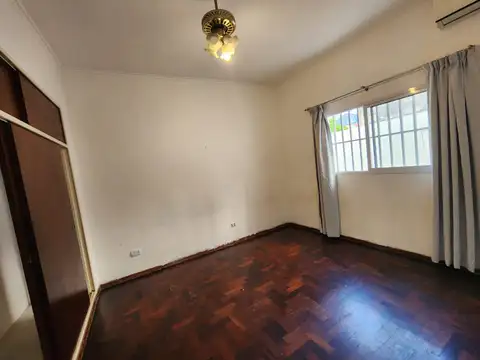 CASA EN PLANTA BAJA - MUY BUEN ESTADO -  ZONIFICACION Itec