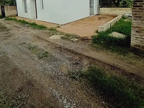 En venta hermosa casa en complejo en dos plantas zona La Toma