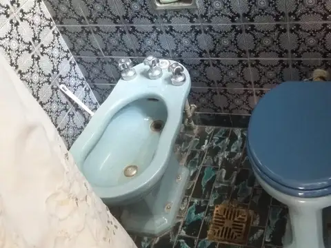 CHALET 2 DOR + DEP/SERV o DTO 1 AMB, GRAN L/C, COC/COM, GJE, 2 BAÑOS, GRAN JARDIN,BUEN ESTADO,