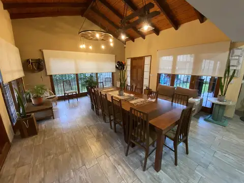 Casa 7 ambientes con 2 baños