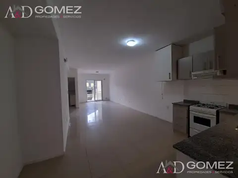 Departamento en Alquiler en Villa Ballester, $ 550.000