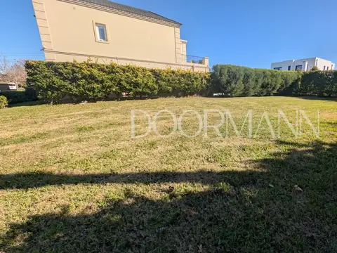 Terreno en  venta La Tipas Nordelta interno orientación norte