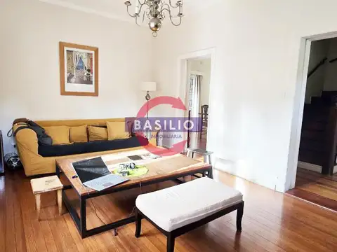 VENTA ENCANTADORA CASA ESTILO ALEMÁN CON PISCINA Y PARRILLA – LA LUCILA
