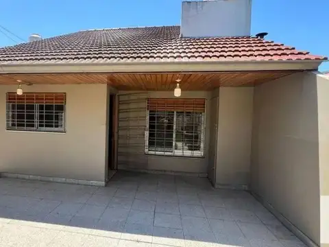 Casa en venta - 2 Dormitorios 2 Baños - Quilmes