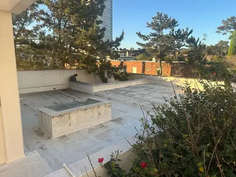 Casa en Alquiler Temporal con 2 cocheras