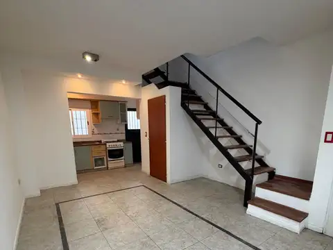Depto Tipo Casa en Alquiler en Villa Pueyrredon, $ 850.000