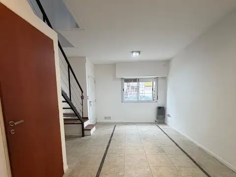 Depto Tipo Casa en Alquiler de 1 dormitorio