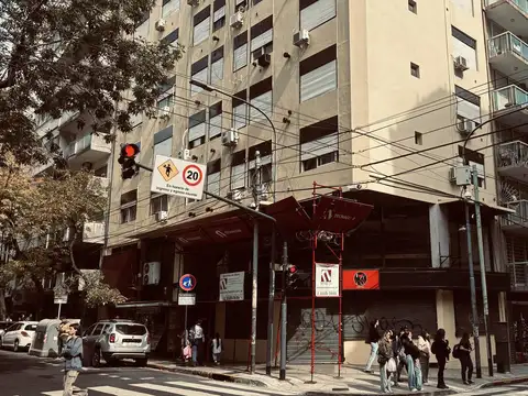 Local en VENTA- Junín esquina Viamonte, zona Facultad de Medicina