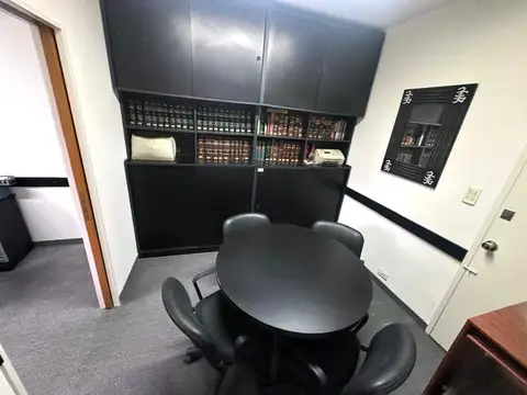 OPORTUNIDAD -OFICINA EN ONCE DOS DESPACHOS SALITA DE REUNIONES Y RECEPCION - MUY BUENA UBICACION