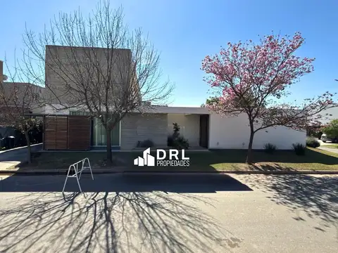 Casa en Venta en Countries y Barrios Cerrados en Córdoba Capital, USD 685.000