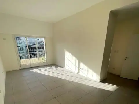 USO COMERCIAL(TODO ELÉCTRICO)PH 1° X ESCALERA,SIN EXP, 3 AMB 110 MTS TOT(Aprox.),TOILETTES + DUCHAS