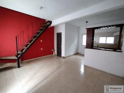 Dúplex en venta, sobre la calle Laprida casi esquina Isaacs, Barrio El Pinar, Del Viso, Pilar.