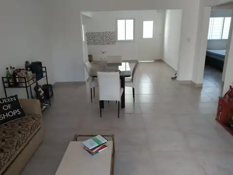 Casa 3 ambientes con 2 baños