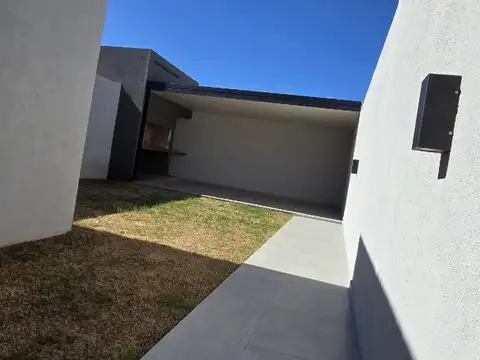 Casa 3 ambientes con 2 baños