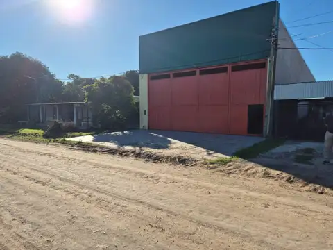 Galpón de mas de 320 mt2 en Alquiler con privados