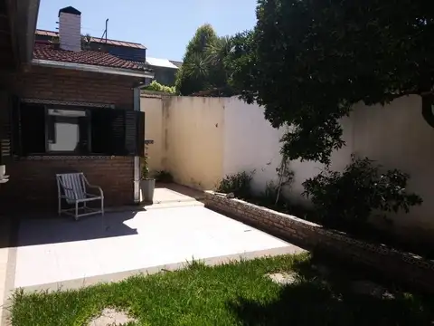 CASA 5 AMB MUY BUEN ESTADO MAS DPTO T/CASA 2 AMB. VENTA EN BLOCK S/ LOTE 375M2