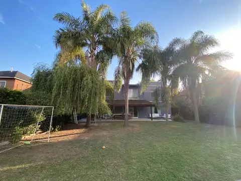 Casa en Venta con Renta en barrio El Portillo, inmejorable acceso