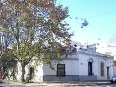 Colegiales, casa 6 ambientes, solo uso comercial, a 1 cuadra de Avenidas