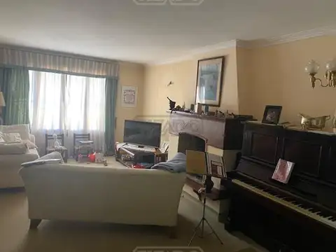 Casa 5 ambientes con 4 baños