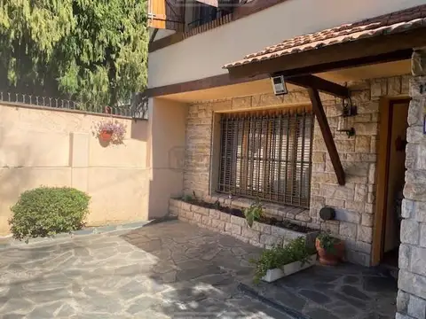 Casa en Venta en Acassuso Vias  /  Santa Fe, USD 525.000
