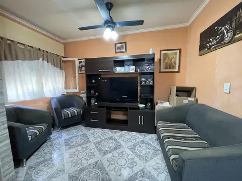 Casa 5 ambientes con 2 baños