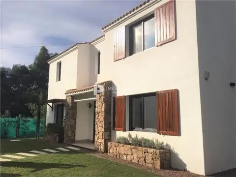 Casa en Alquiler de 4 dormitorios