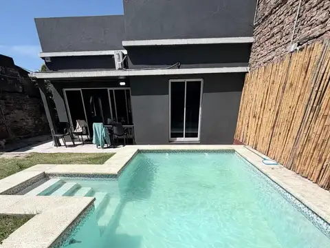 Casa en alquiler - 3 Dormitorios 1 Baño - Lanús