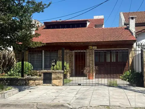 Chalet 4 ambientes Castelar Norte excelente ubicacion