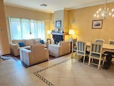 Casa en Venta en Castelar, USD 280.000